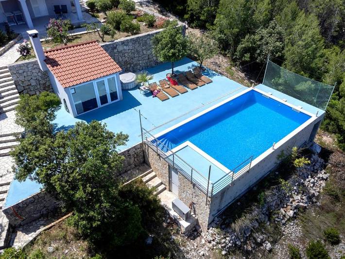 Maison d’hôte pour 8 personnes, avec Balcon et Terrasse ainsi que Jardin et Piscine dans Hvar - 3