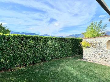 Gîte pour 4 personnes, avec jardin ainsi que vue et terrasse à Curbans