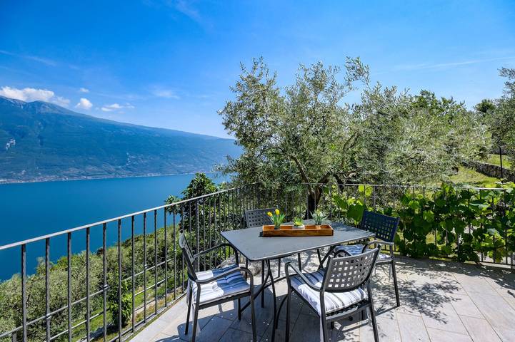 Ferienwohnung für 4 Personen, mit Balkon und Garten sowie Seeblick