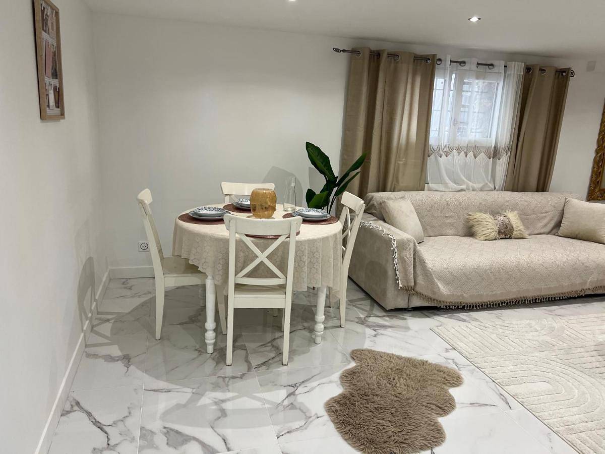 Two-Bedroom Villa in Palaiseau, Essonne