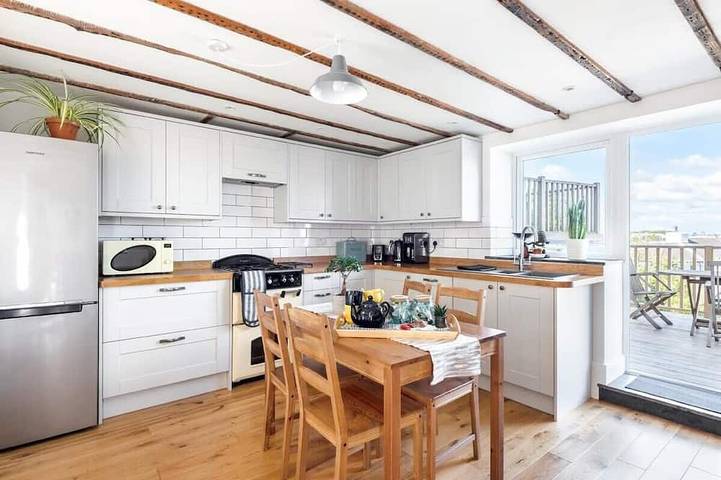 Log cabin for 5 people, with balcony, with pets in Plymouth