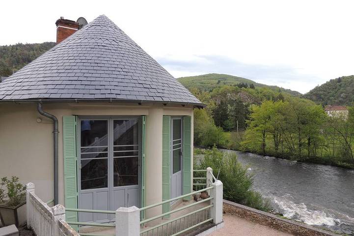 Gîte pour 4 personnes, avec balcon à Châteauneuf-les-Bains