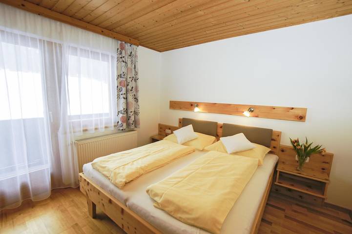 Pension für 4 Personen, mit Pool und Garten sowie Ausblick und Sauna in Ramsau am Dachstein