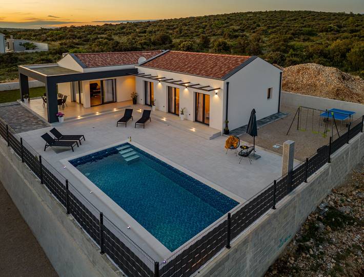 Villa für 7 Personen, mit Seeblick und Garten sowie Terrasse, kinderfreundlich in Zadar - 4