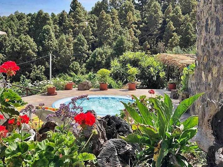 Chalet para 4 personas, con jardín además de terraza y jacuzzi en Icod de los Vinos