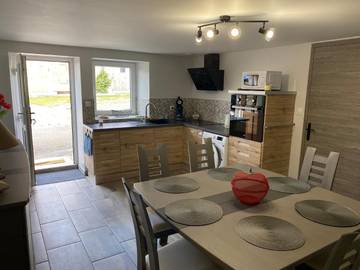 Gîte pour 8 personnes, avec jardin à Cernon