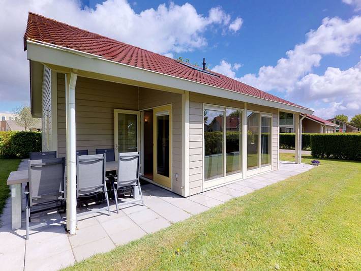 Ferienhaus für 8 Personen, mit Terrasse und Garten sowie Pool in Kortgene