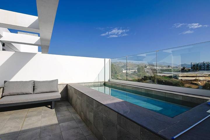 Apartamento de vacaciones para 4 personas, con vistas al lago y vistas además de piscina y balcón - 1