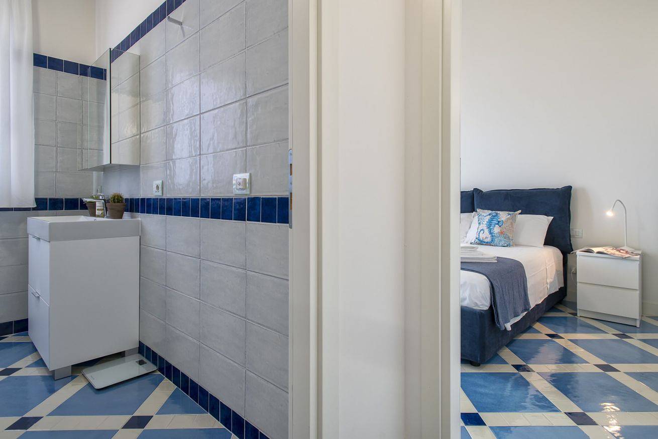 Appartamento intero, Blue Penthouse. Attico vista mare con parcheggio privato. in Olbia, Gallura