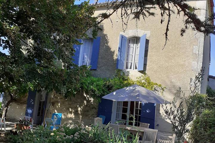 Maison de vacances pour 7 personnes, avec terrasse et piscine ainsi que jacuzzi et jardin, animaux acceptés