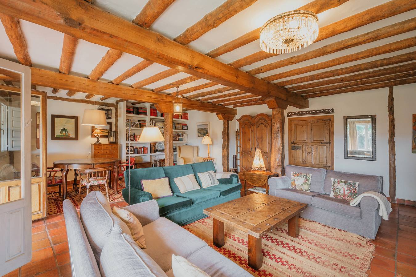 Casa Vacacional 'La Casa Del Herrero' con Vista a la Montaña, Jardín Privado y Wi-Fi in Requijada, Santiuste de Pedraza