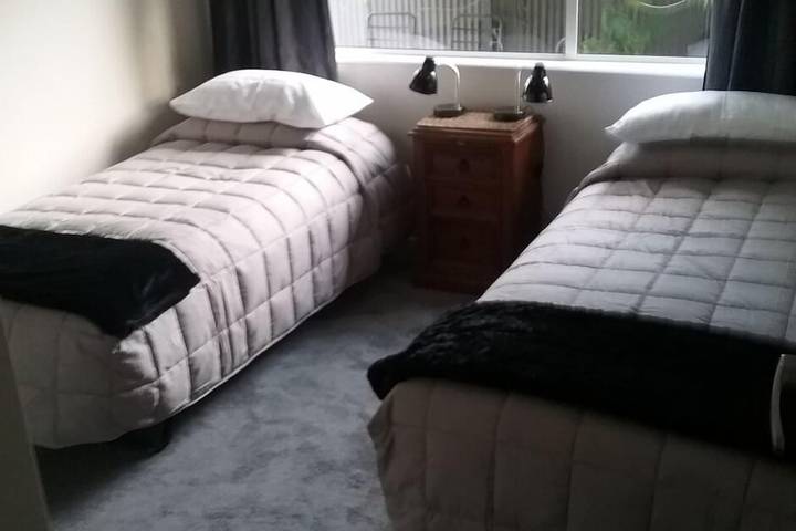 Holiday home for 4 people, with hot tub, with pets in Nelson (New Zealand)