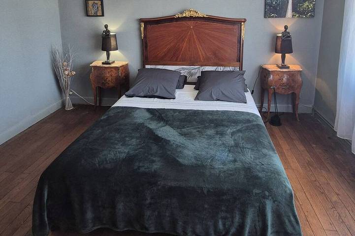 Location de vacances pour 2 personnes, avec piscine à Salignac-Eyvigues