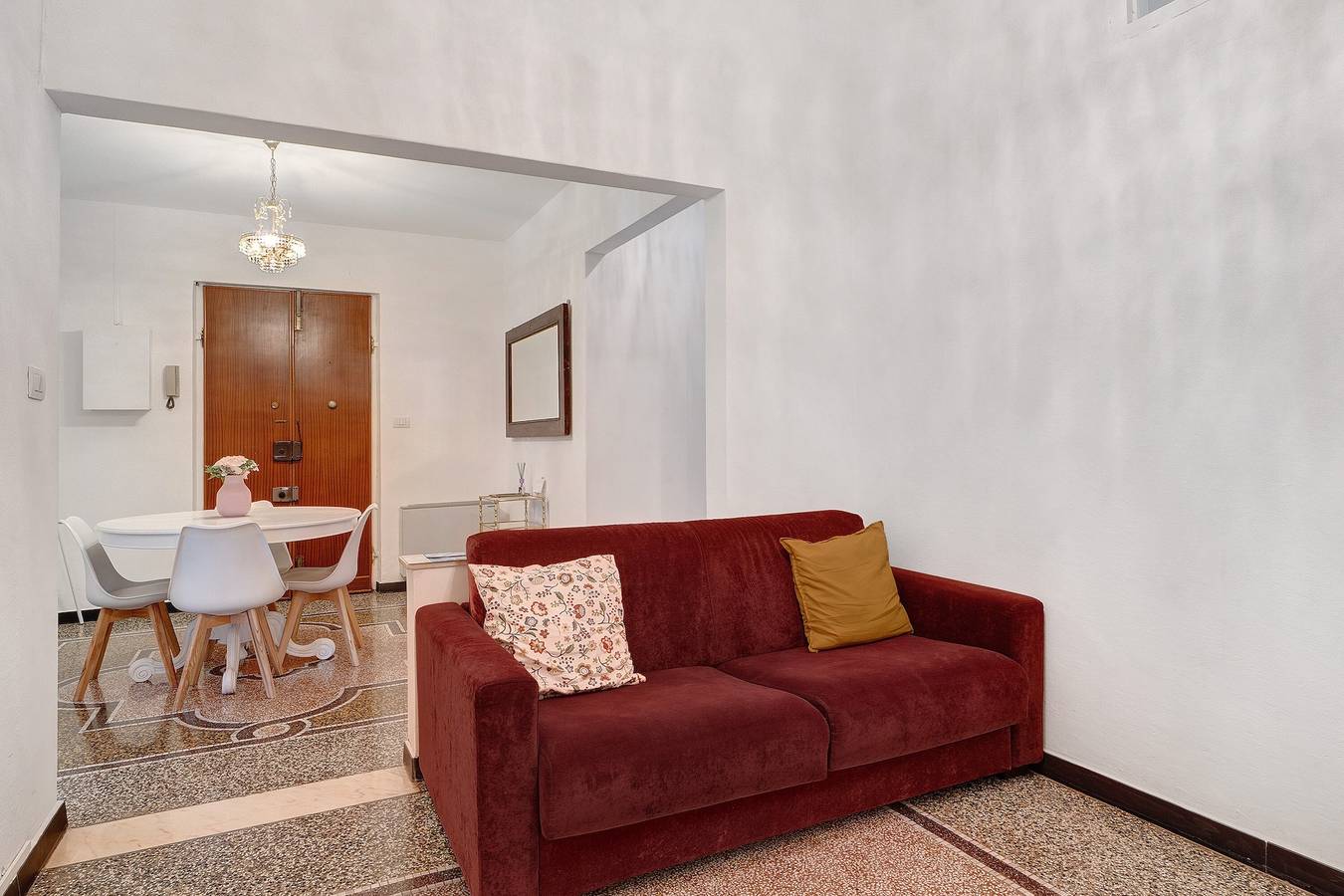 Appartement entier, Appartement "Cruise" avec terrasse privée, balcon et Wi-Fi in Savone (Ville), Savona