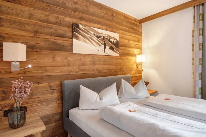 Ganzes Studio, Studio 'Gästehaus Panorama - Appartement 5' mit Bergblick, privater Balkon und geteilter Sauna in Reit im Winkl, Bayerische Alpen