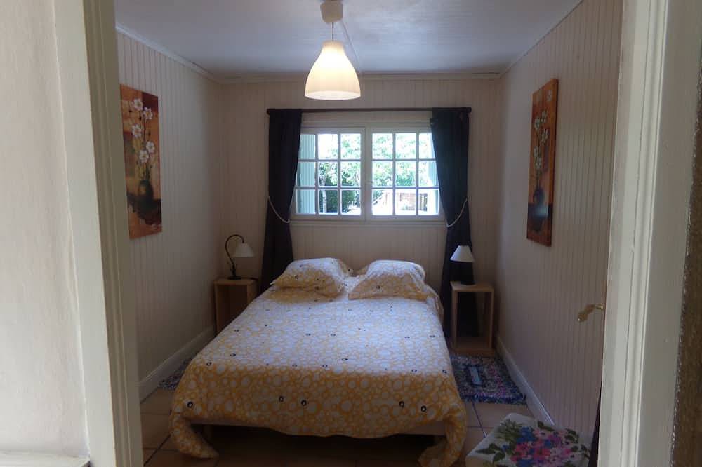 Cottage in the heart of the Dordogne Valley ideal for couples and family alike in Lachapelle-Auzac, Lot