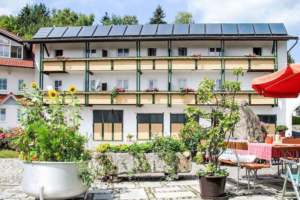 Alleinstehendes Ferienhaus mit Pool,  W-Lan, Tv, Terrasse, Haustiere erlaubt, Parkplatz in Kollnburg, Ostbayern
