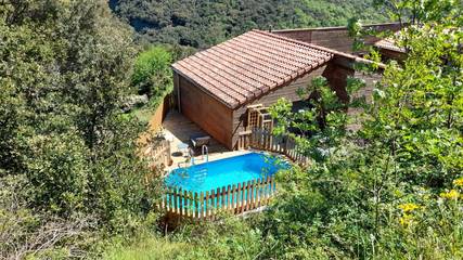 Gîte pour 4 personnes, avec piscine ainsi que terrasse et jardin à Pézènes-les-Mines