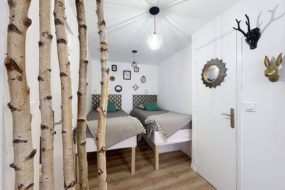 Entire apartment, O'Bercail Studio 1- 4 single beds +bike room- in the center of Tournon sur Rhône in Tournon-sur-Rhône, Tournon-sur-Rhône region