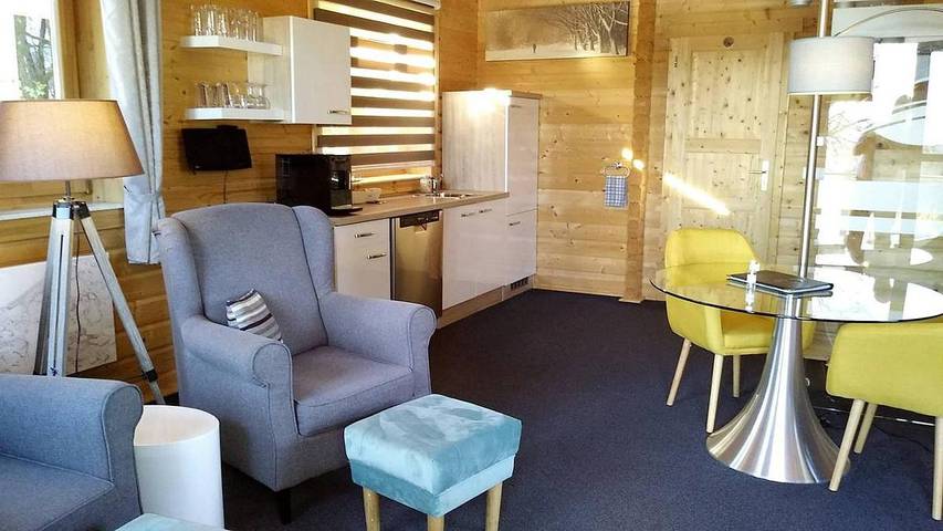 Chalet für 2 Personen, mit Balkon und Balkon/Terrasse sowie Whirlpool und Terrasse