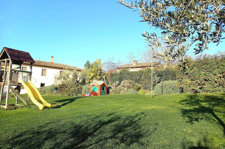 Maison de vacances pour 5 personnes, avec terrasse ainsi que jardin et piscine, animaux acceptés - 1
