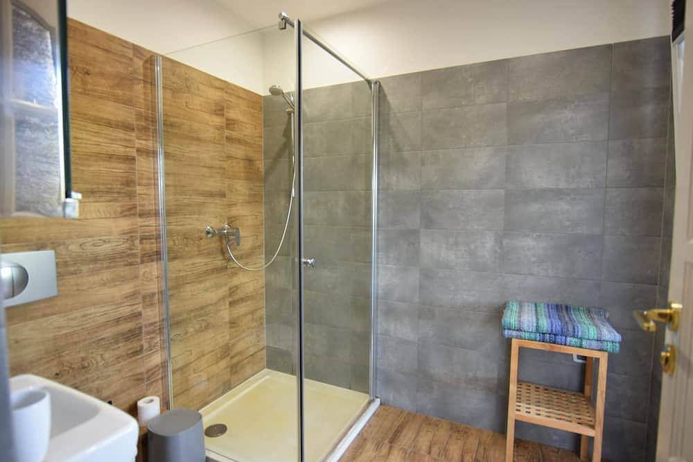 Haus mit Privatstrand am See, Whirlpool und Boot in powiat wejherowski