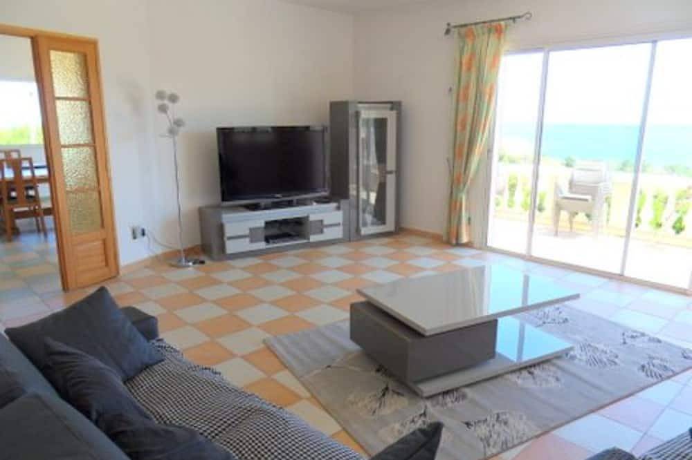 Magnífica villa con piscina infinita con impresionantes vistas al mar en Favone in Favone, Sari-Solenzara
