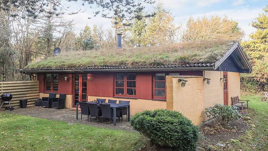 Ferieudlejning for 6 personer, med terrasse i Hune