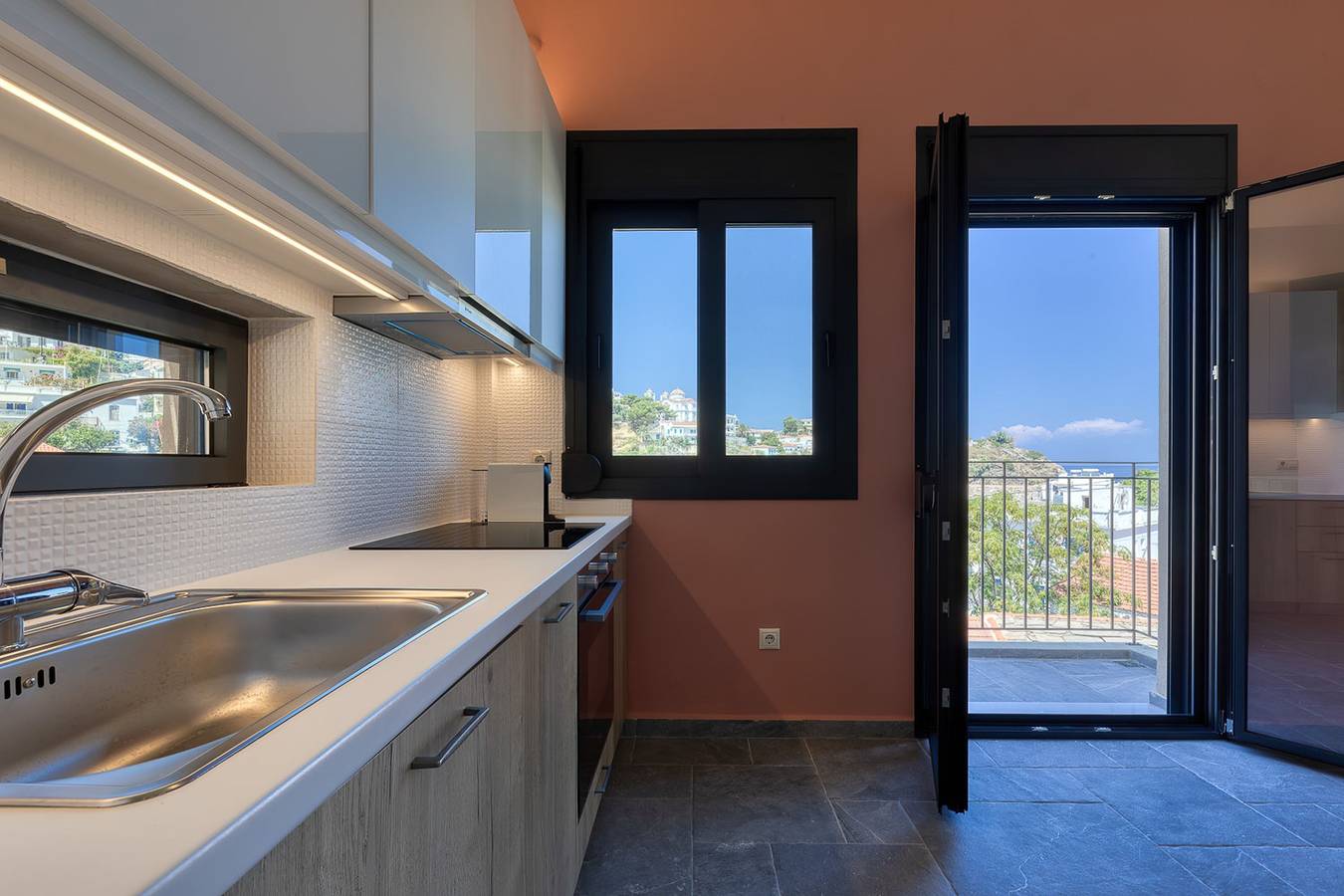 Ganze Wohnung, Ferienwohnung für 7 Personen mit Balkon in Ikaria
