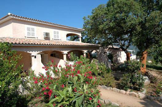 Club vacances pour 2 personnes, avec Terrasse et Jardin ainsi que Piscine et Vue en Corse-du-Sud - 3