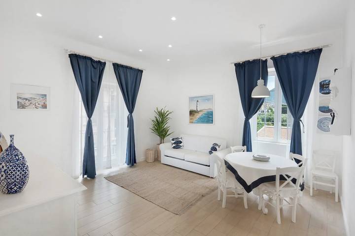Hel lejlighed, Apartment 'Red Room' with Mountain View, Wi-Fi and Air Conditioning in Meta, Sorrento Coast