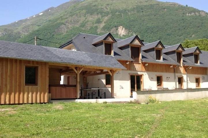 Gîte pour 15 personnes, avec Terrasse et Jardin à Luz-Saint-Sauveur
