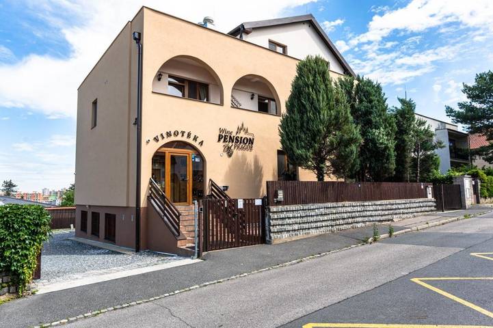 BnB für 7 Personen, mit Terrasse und Garten sowie Ausblick in Prag