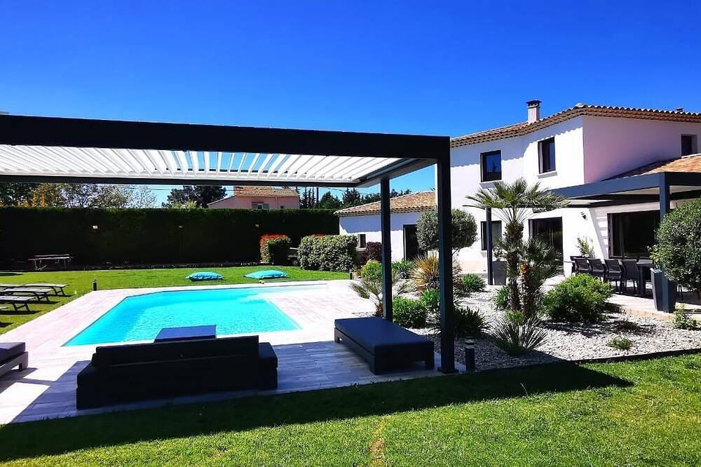 Villa Gioia and its independant chalet, swimming pool, spa on 2000m2 landscaped garden in Bouc-Bel-Air, Region de Aix-en-Provence