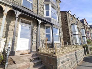 Cottage for 14 People in Barmouth, Gwynedd, Photo 2