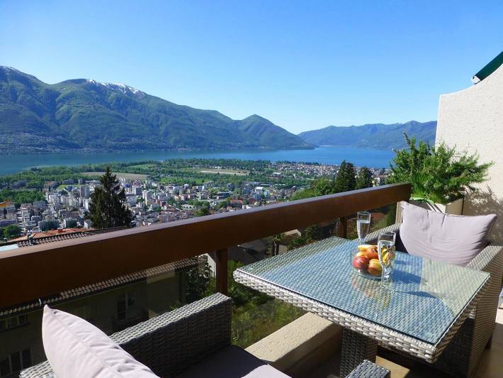 Ferienwohnung für 2 Personen, mit Balkon und Balkon/Terrasse sowie Terrasse und Pool in Orselina