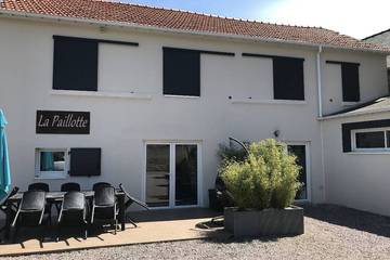 Location de vacances pour 8 personnes, avec terrasse et jardin à Hénanbihen