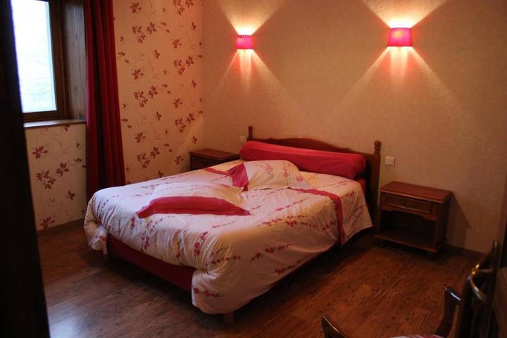 Chambre d’hôte pour 6 personnes, avec jardin ainsi que terrasse et vue dans l' Ain - 2