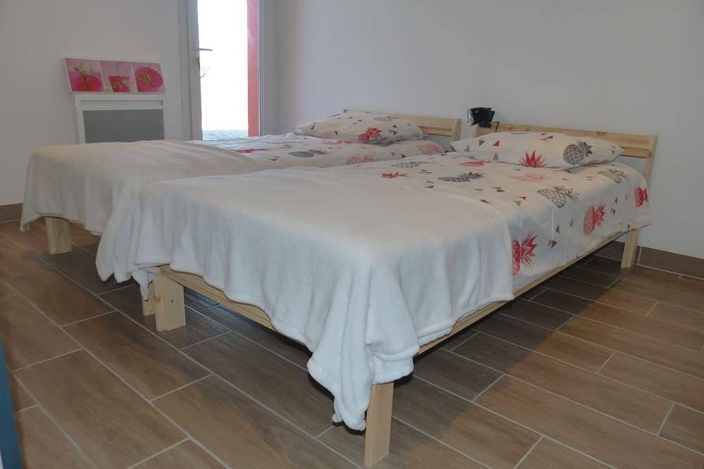 Lodges Ii, in the middle of lavender and olive trees. in Valensole, Verdon Regional Natural Park