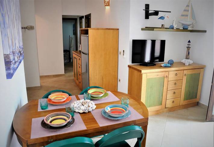 Apartamento vacacional entero, Apartamento de vacaciones para 6 personas con balcón in Isola Rossa, Trinità d'Agultu e Vignola