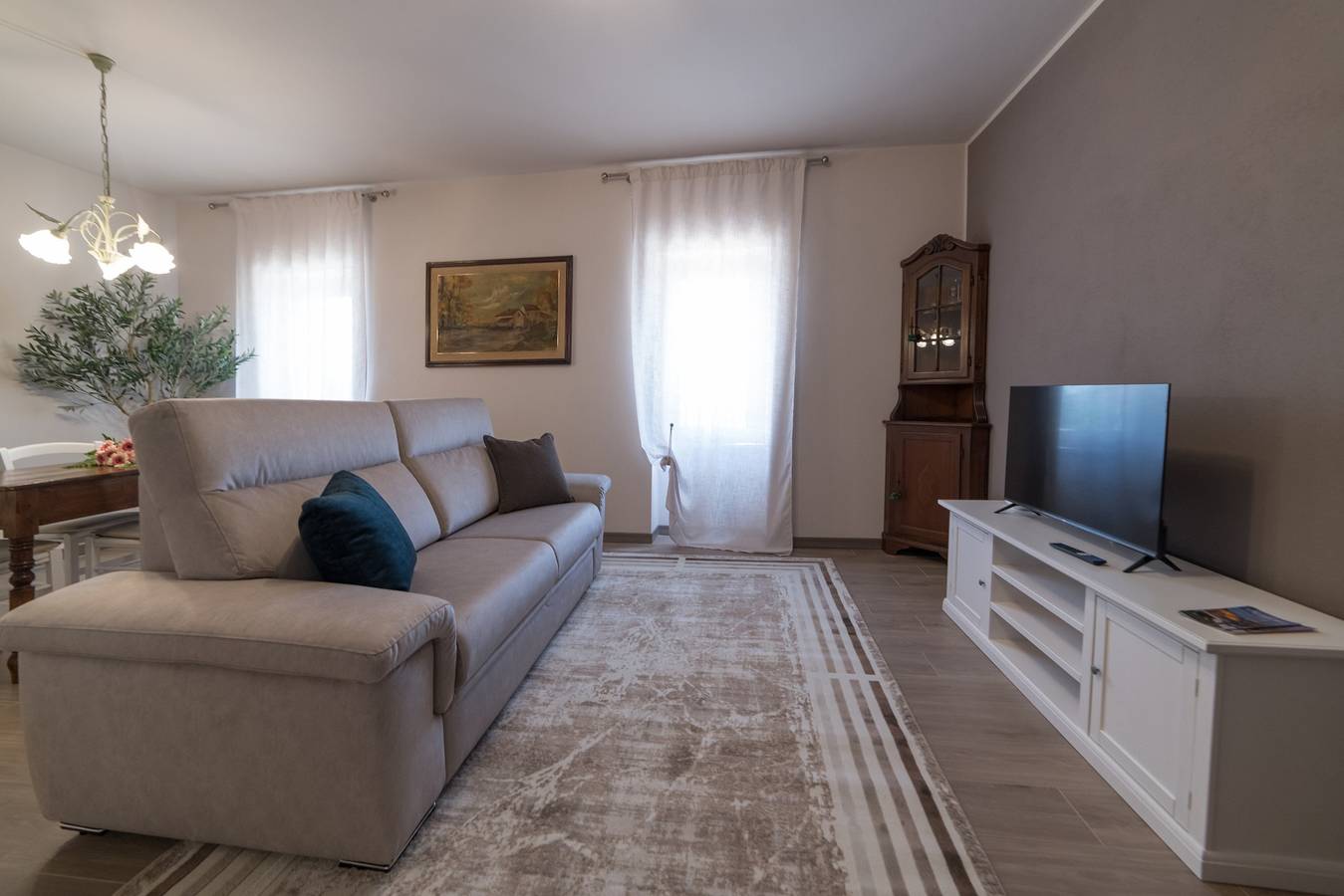 Apartamento entero, Apartamento 'Vigneto' con terraza compartida, Wi-Fi y aire acondicionado in Cavaion Veronese, Montañas Garda