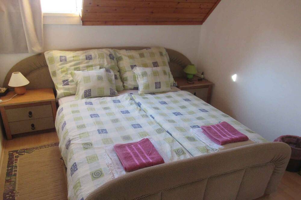 Casa de vacaciones con jardín y a solo 300 m de la playa in Csopak, Balatonfüredi járás