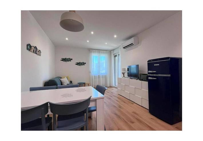 Ferienwohnung für 6 Personen, mit Balkon und Terrasse sowie Garten und Ausblick in Marina Julia