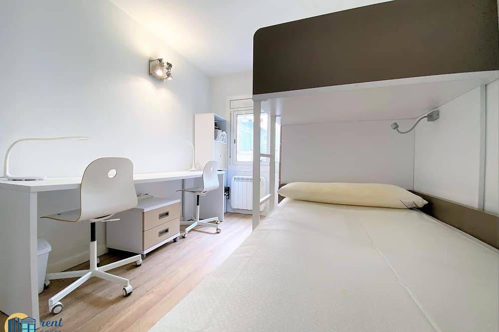 Entire apartment, Apartment Bluedream in S'Agaró for 5 people with wifi, air and pool in S'Agaró, Platja d'Aro