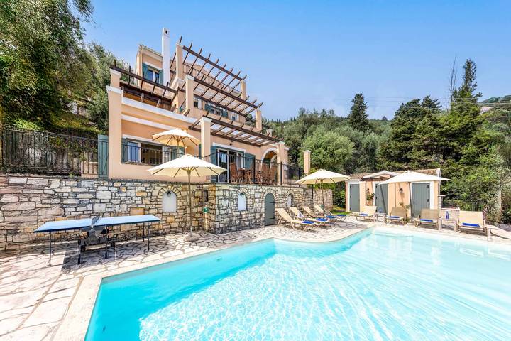 Villa for 8 people, with garden and balcony in Kalami