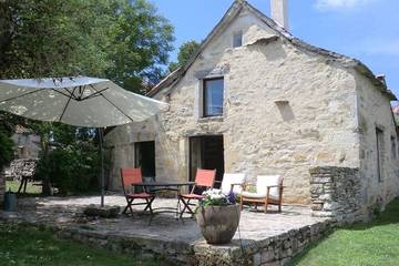 Gîte pour 3 personnes, avec jardin et piscine, animaux acceptés dans le Lot