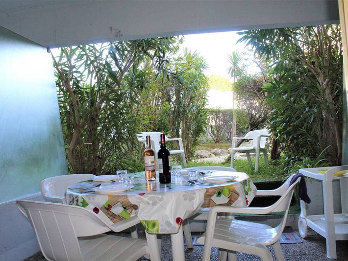 Entire apartment, Ground Floor 3-Room Apartment with Garden, Beach Access, Sleeps 4-6, Villeneuve-Loubet in Villeneuve-Loubet Plage, Villeneuve-Loubet