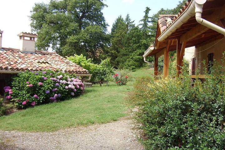 Las casas rurales de Manavit-haut T2 en el campo in Cadalen, Región de Albi
