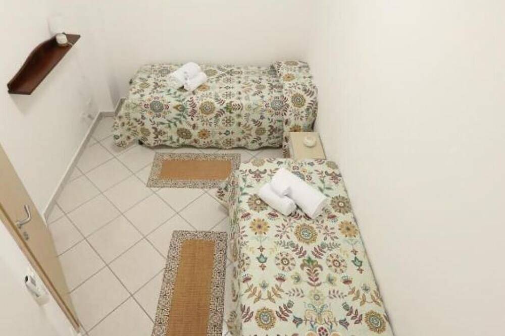 Entire apartment, Sweet World - Family Room with Terrace Near the Beach in Terrasini, Palermo Province