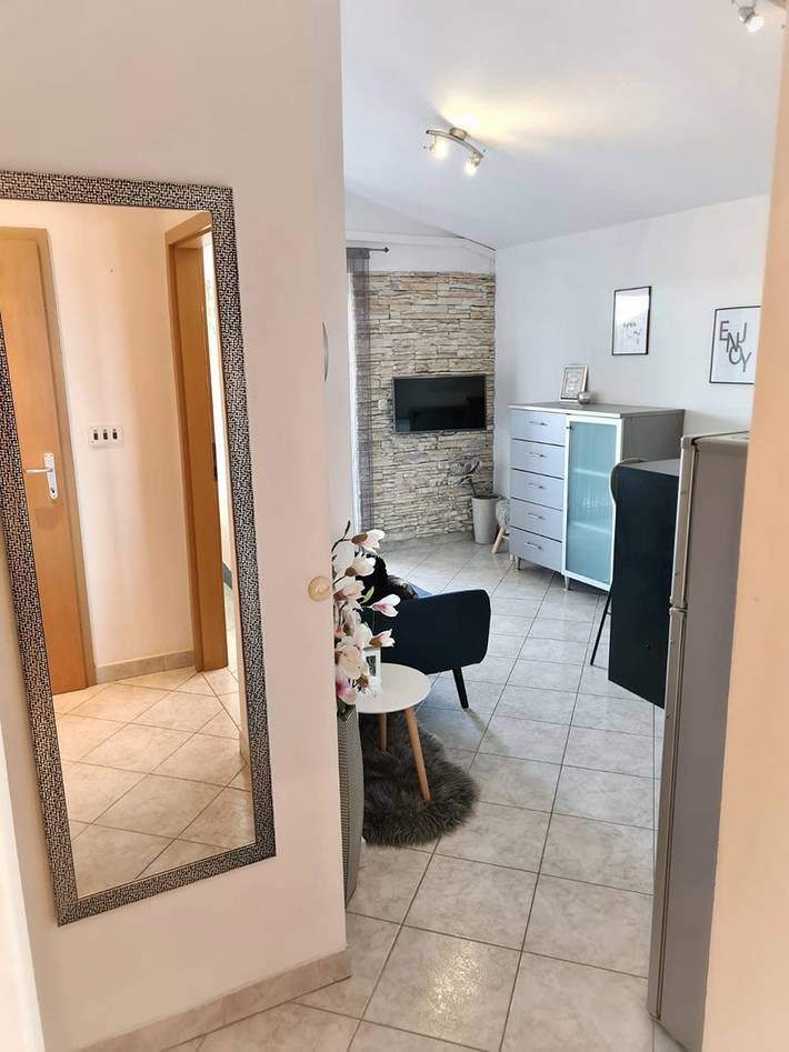 Ganze Wohnung, Romantic apartment Neda with sea view in Pakostane, Zadar